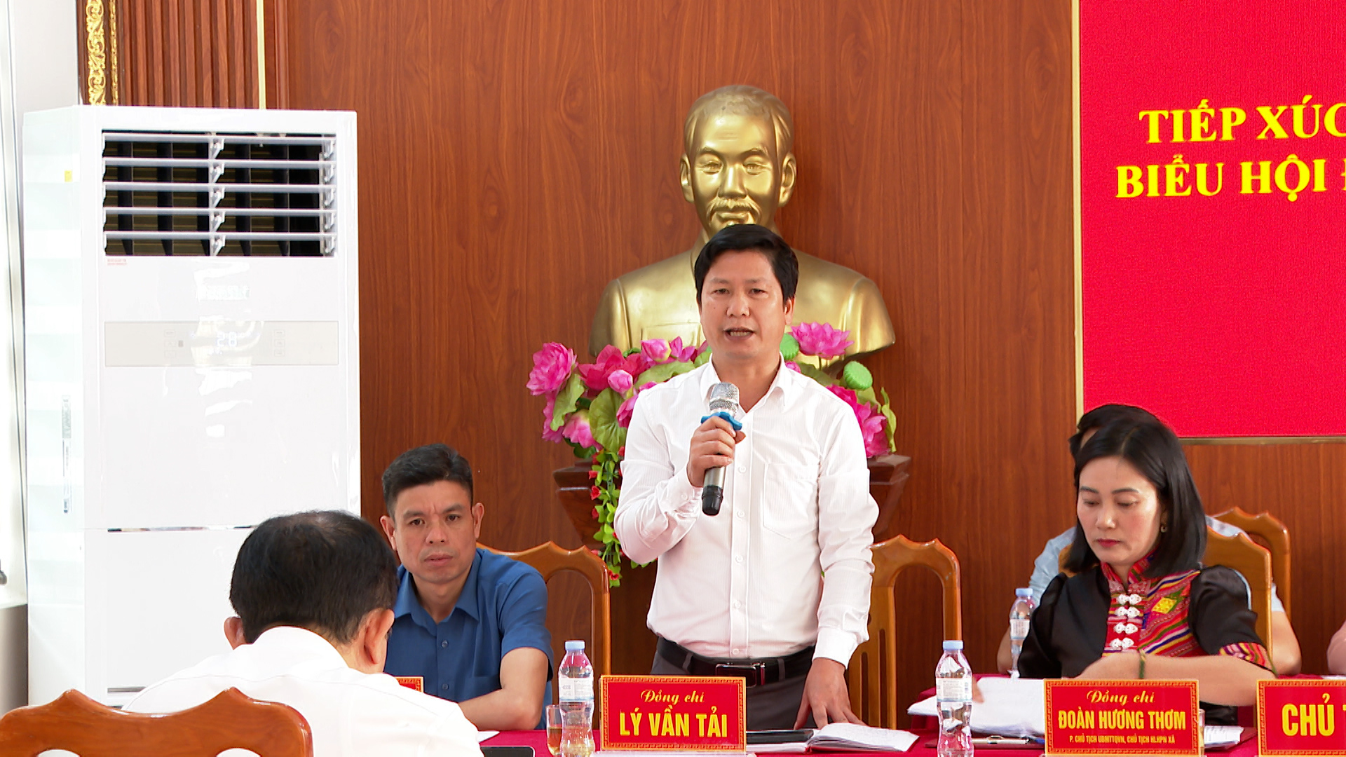 Ông Lý Vần Tải, Phó Trưởng ban, Ban Tuyên giáo và Dân vận Tỉnh ủy, trình bày chương trình hành động tại Hội nghị