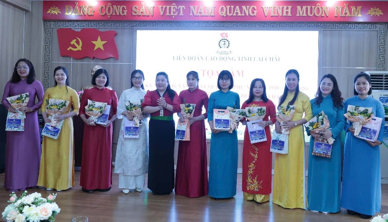 Liên đoàn Lao động tỉnh Toạ đàm cho nữ đoàn viên công đoàn nhân dịp 8/3