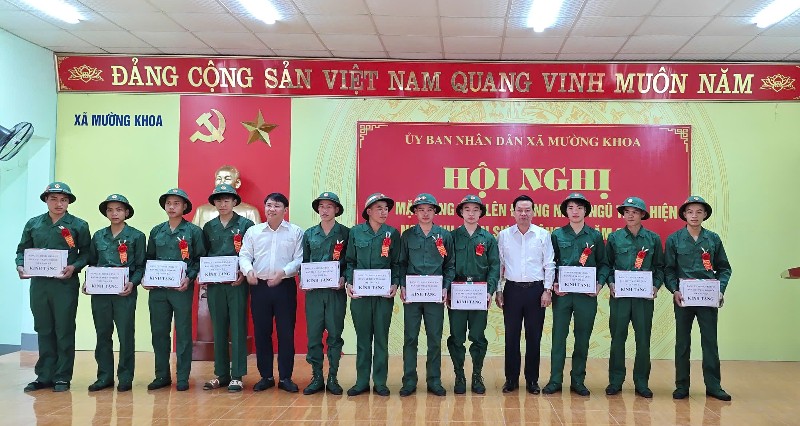 Gặp mặt công dân lên đường nhập ngũ thực hiện nghĩa vụ quân sự và công an năm 2026