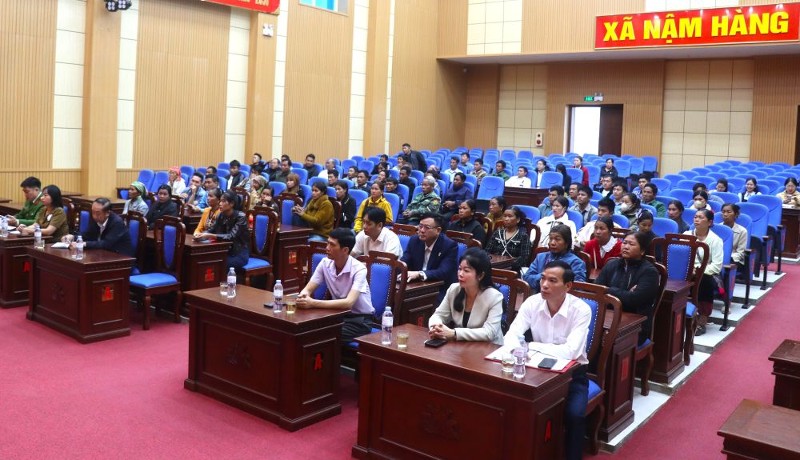 Hội nghị tiếp xúc cử tri với những người ứng cử đại biểu HĐND các cấp tại xã Nậm Hàng