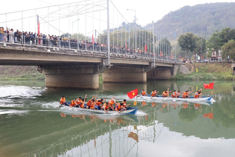 Sôi nổi Lễ hội đua thuyền Pa So năm 2026 tại Phong Thổ