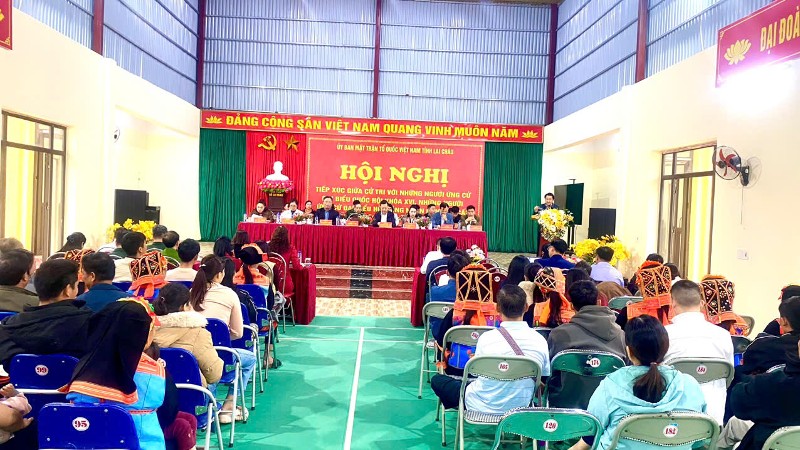 Hội nghị tiếp xúc giữa cử tri với những người ứng cử đại biểu Quốc hội và đại biểu HĐND các cấp tại xã Khổng Lào