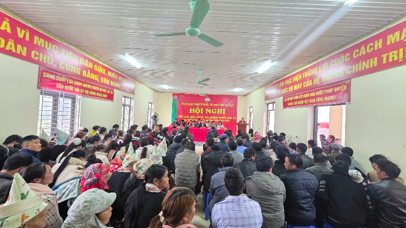 Tiếp xúc cử tri vận động bầu cử tại bản Mồ Sì San và Séo Hồ Thầu