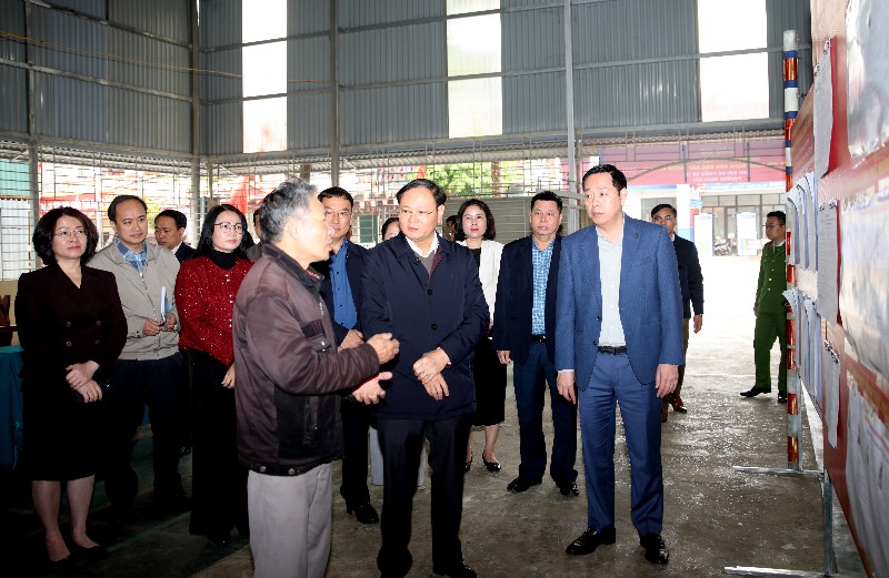 Bí thư Tỉnh uỷ Lê Minh Ngân kiểm tra công tác chuẩn bị bầu cử tại phường Đoàn Kết