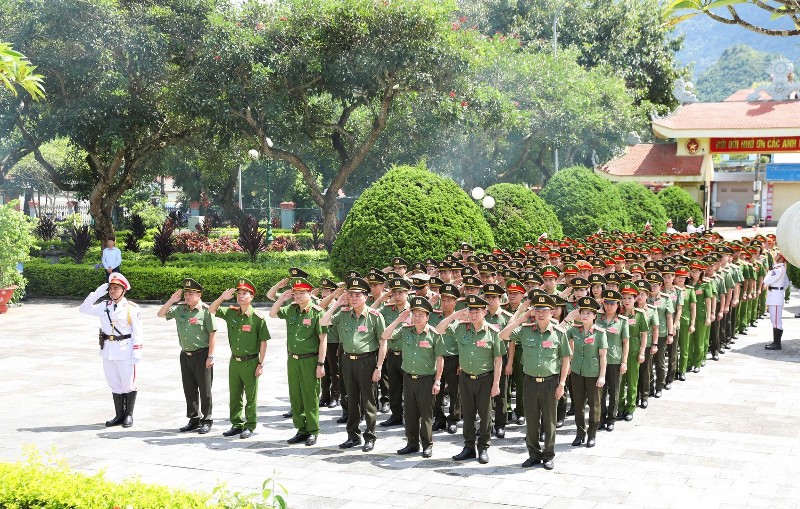 Ngọn lửa tuổi trẻ trên tuyến đầu bình yên