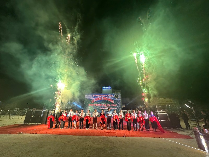 Lễ khai trương Chợ phiên xã Pa Tần