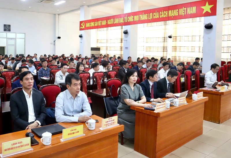 Tọa đàm Chuyên đề “Nâng cao nhận thức và năng lực triển khai chuyển đổi số cho đội ngũ cán bộ lãnh đạo, quản lý và công chức trên địa bàn tỉnh Lai Châu” 