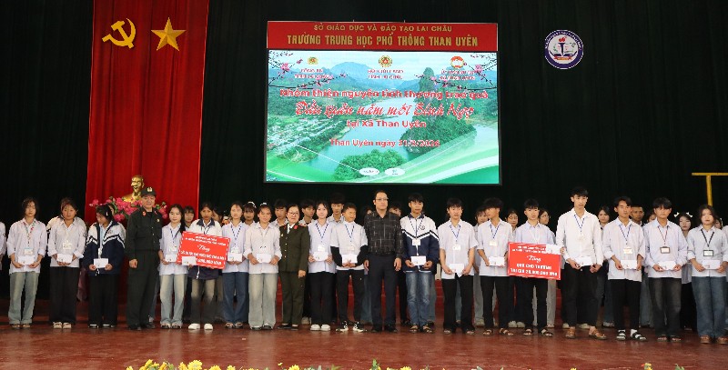 Chương trình trao quà đầu xuân năm mới Bính Ngọ