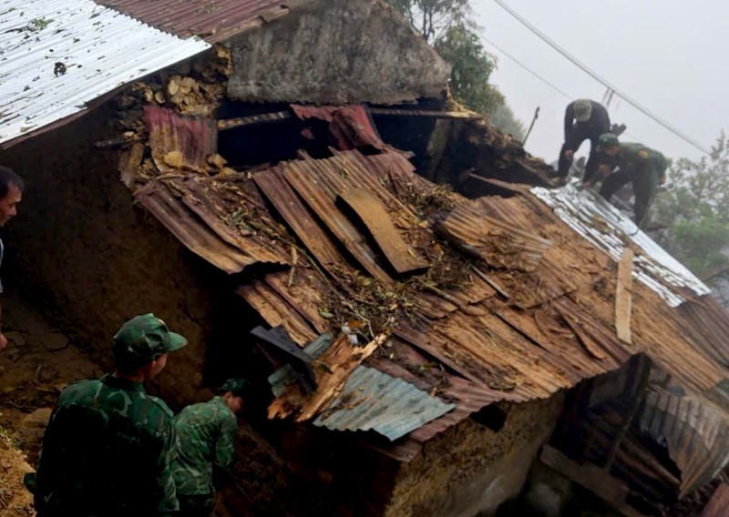 Mưa đá kèm gió lốc gây thiệt hại tại xã Thu Lũm