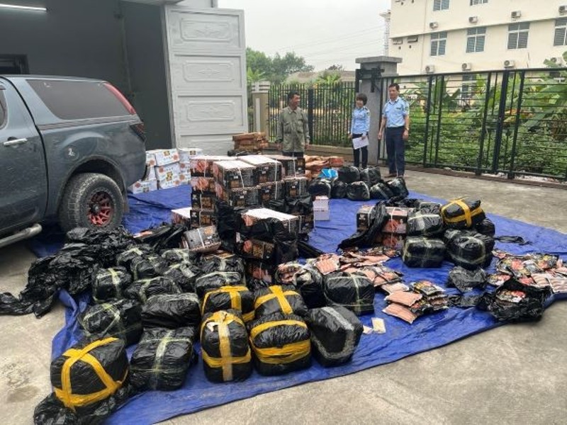 Ngăn chặn trên 2,3 tấn thực phẩm nghi không rõ nguồn gốc khi đang lưu thông