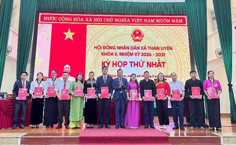 Kỳ họp thứ nhất, HĐND xã Than Uyên khóa II