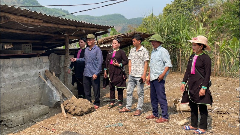 Bí thư chi bộ nêu gương sáng