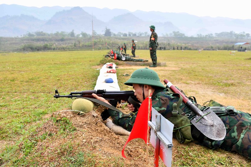 Kiểm tra thực hành bắn súng cho chiến sĩ mới nhập ngũ năm 2026
