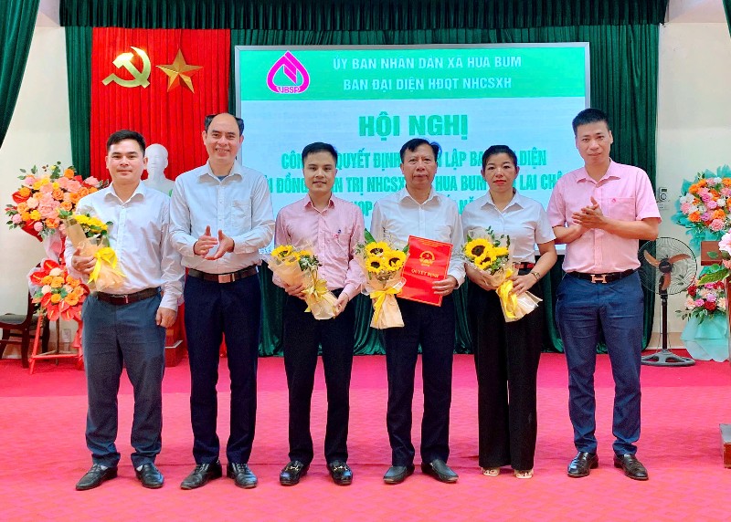 Công bố quyết định thành lập Ban Đại diện Hội đồng Quản trị Ngân hàng Chính sách xã hội xã Hua Bum