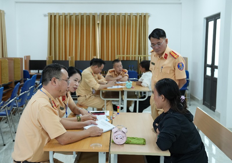 30 học viên tham gia kỳ sát hạch lái xe mô tô dành cho đồng bào không biết chữ