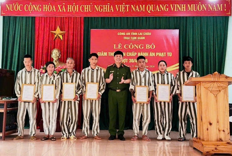 Công bố quyết định giảm thời hạn chấp hành hình phạt tù đợt 30/4/2026 cho 14 phạm nhân