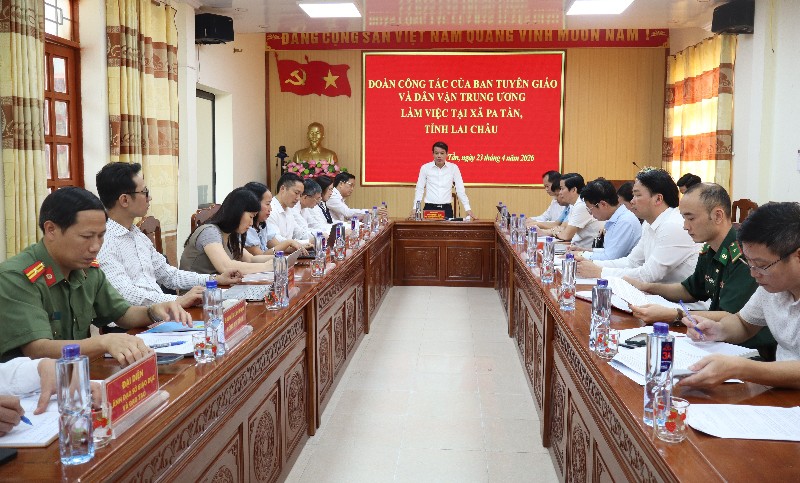 Đoàn công tác của Ban Tuyên giáo và Dân vận Trung ương làm việc với xã Pa Tần