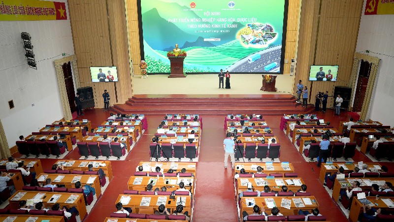 Hội nghị “Phát triển nông nghiệp hàng hóa, dược liệu theo hướng kinh tế xanh”