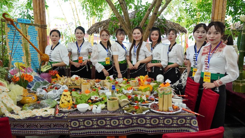 Đặc sắc các món ăn dân tộc trong phần thi ẩm thực tại Lễ hội Then Kin Pang