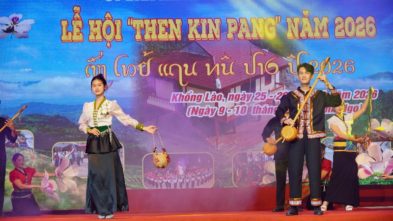 Hấp dẫn phần thi trình diễn trang phục truyền thống và múa xòe