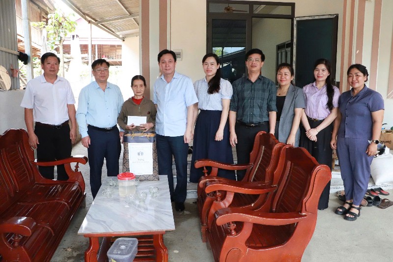 Trưởng Ban Nội chính Tỉnh ủy thăm hỏi, tặng quà tại địa bàn 4 xã Hua Bum, Bum Tở, Bum Nưa và Mường Tè