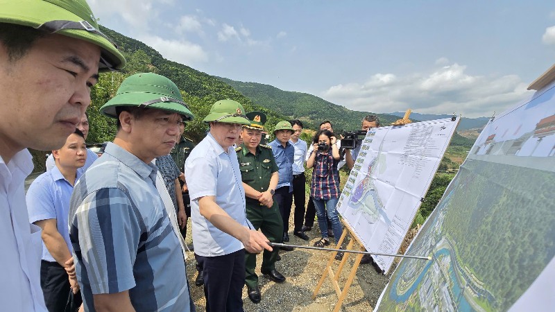 Đồng chí Hà Quang Trung -  Phó Bí thư Tỉnh ủy, Chủ tịch UBND tỉnh kiểm tra, nắm tình hình tại Cửa khẩu Ma Lù Thàng