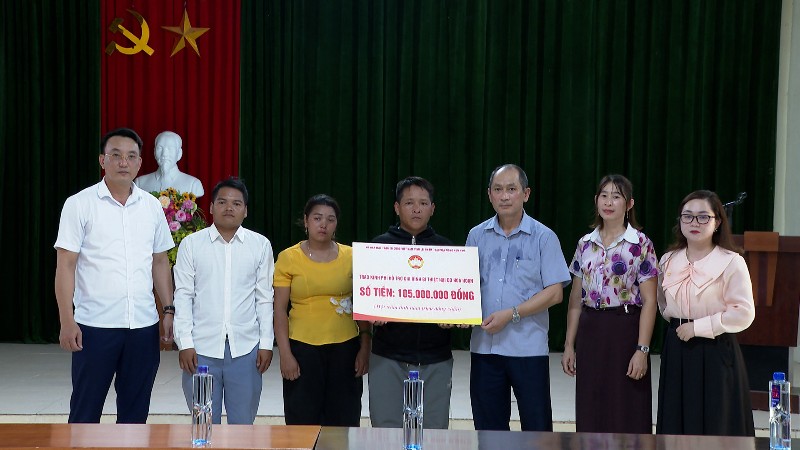 Thăm và hỗ trợ gia đình anh Pàn Văn Lở bị hỏa hoạn tại xã Lê Lợi