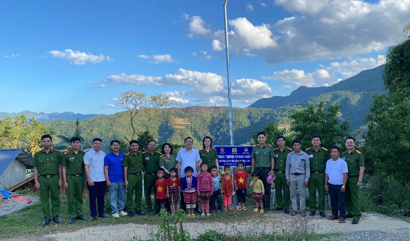 Chương trình tình nguyện "Ấm tình biên giới"