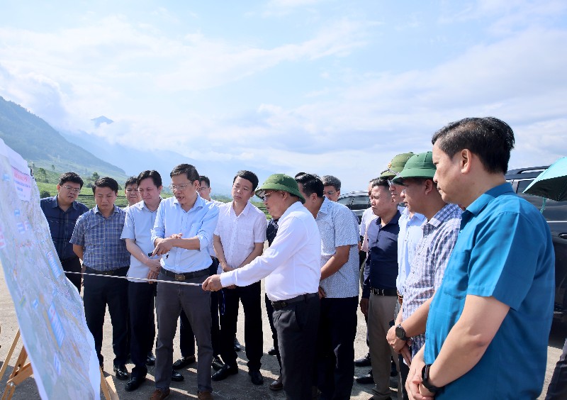 Đoàn Công tác của Ban Thường vụ Tỉnh uỷ làm việc tại xã Mường Khoa
