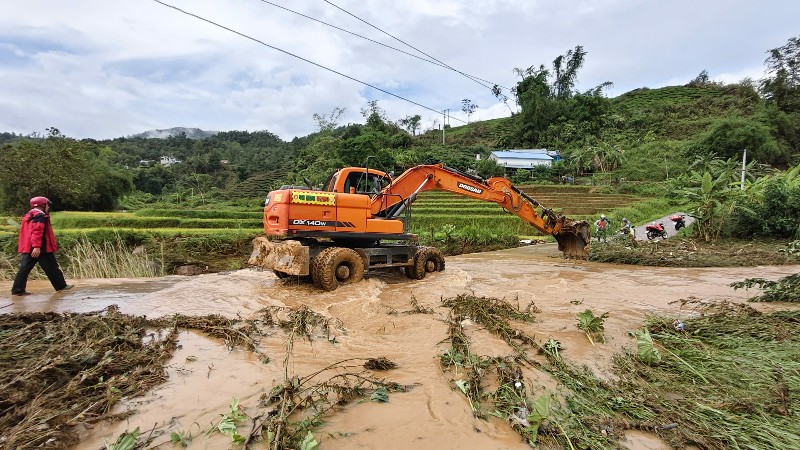 Mường Khoa khắc phục thiệt hại do mưa lớn