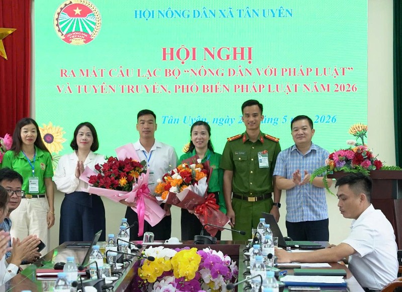 Ra mắt Câu lạc bộ "Nông dân với pháp luật" xã Tân Uyên 