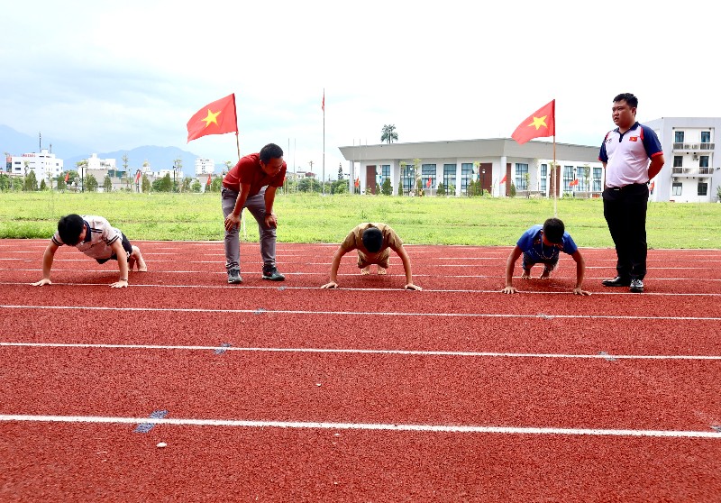 Kiểm tra, tuyển chọn vận động viên chính thức 
