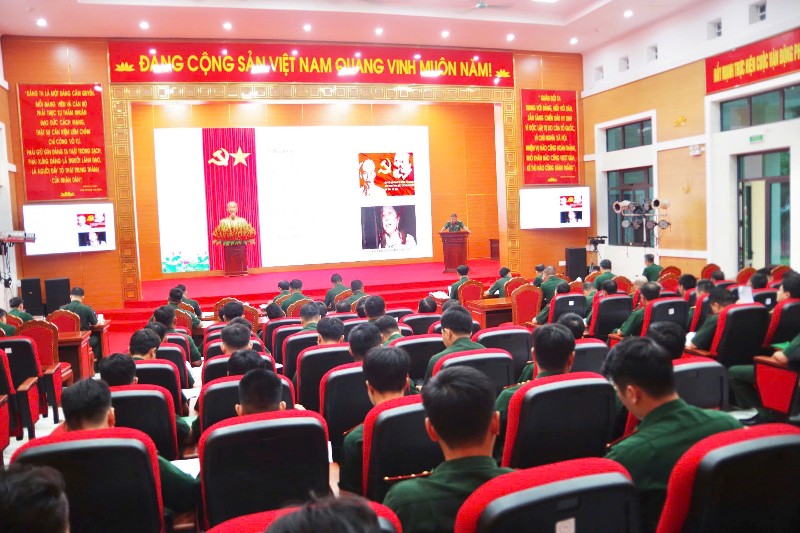  Bồi dưỡng công tác xây dựng chính quy, quản lý, chấp hành kỷ luật ở cơ quan, đơn vị