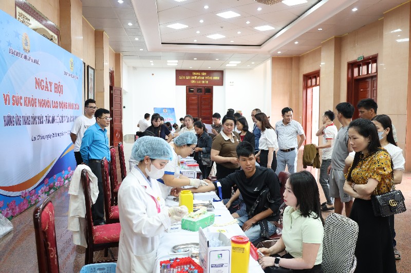 Hơn 400 đoàn viên, người lao động được tầm soát ung thư miễn phí