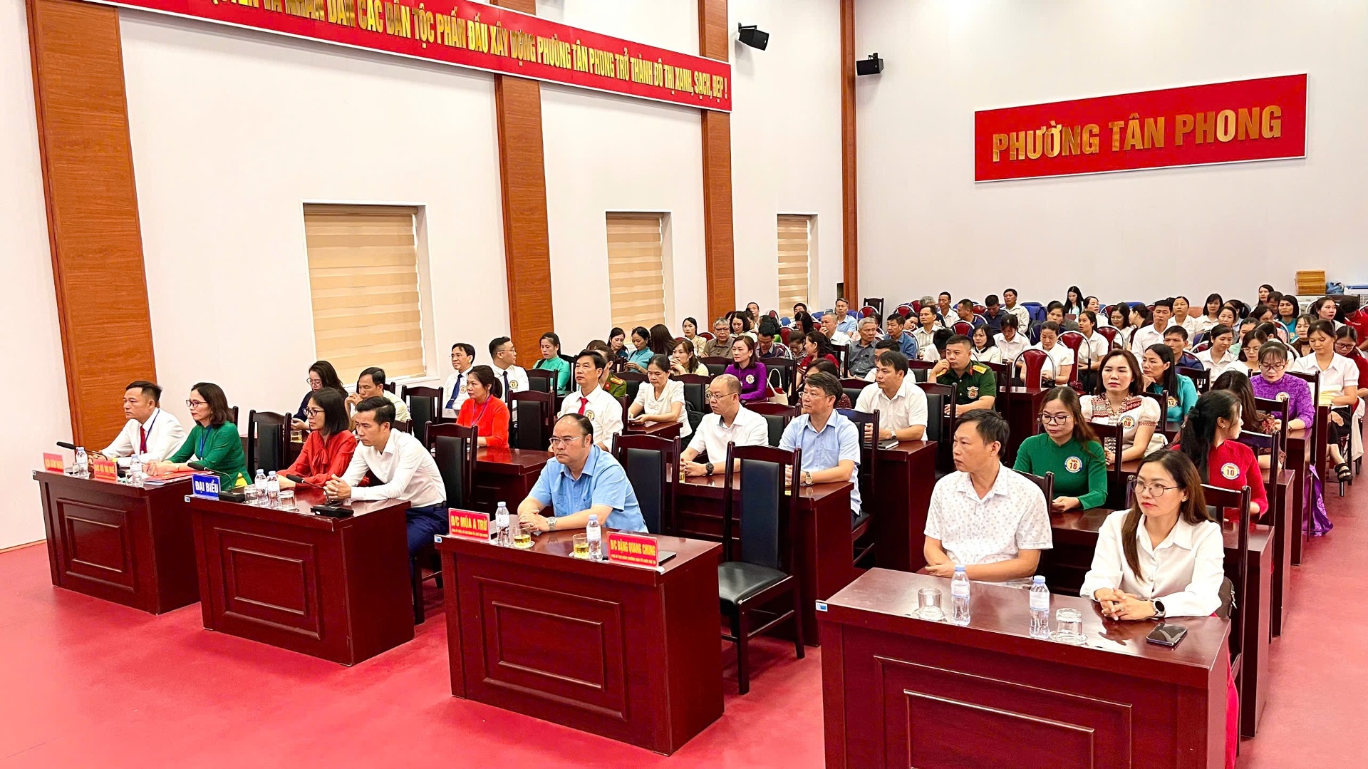 Các đại biểu tham dự Hội thi báo cáo viên, tuyên truyền viên giỏi năm 2026 Đảng uỷ phường Tân Phong 