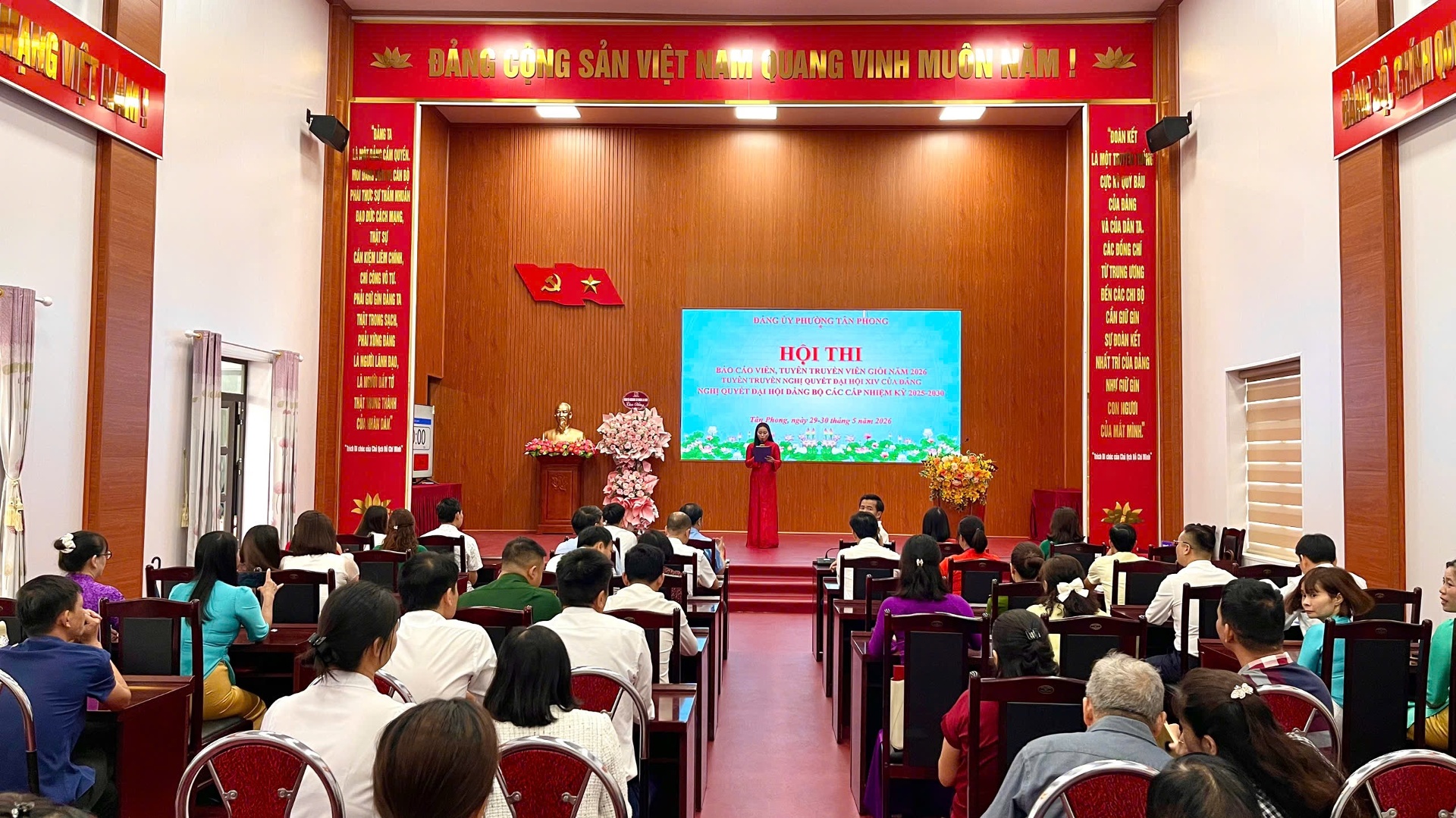 Toàn cảnh Hội thi báo cáo viên, tuyên truyền viên giỏi năm 2026 Đảng uỷ phường Tân Phong 