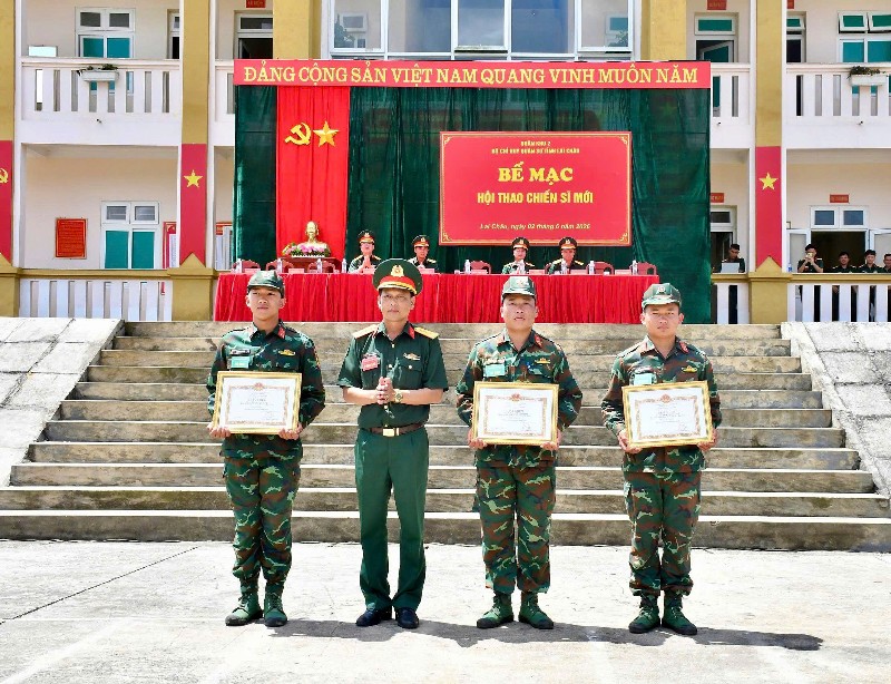 Trung đoàn 880 nâng cao chất lượng huấn luyện chiến sĩ mới năm 2026