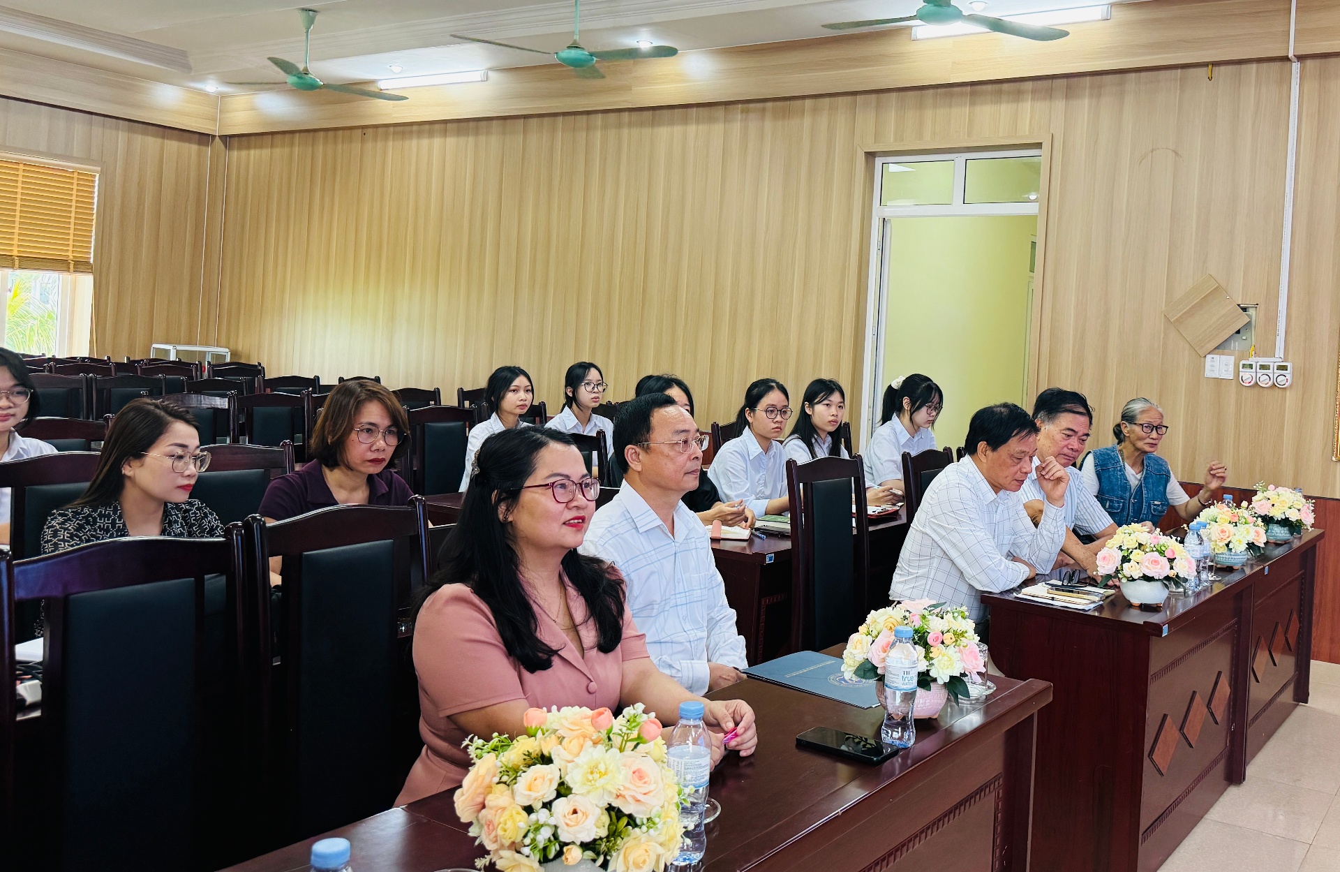 Đại biểu tham dự Khai mạc Trại sáng tác văn học trẻ 