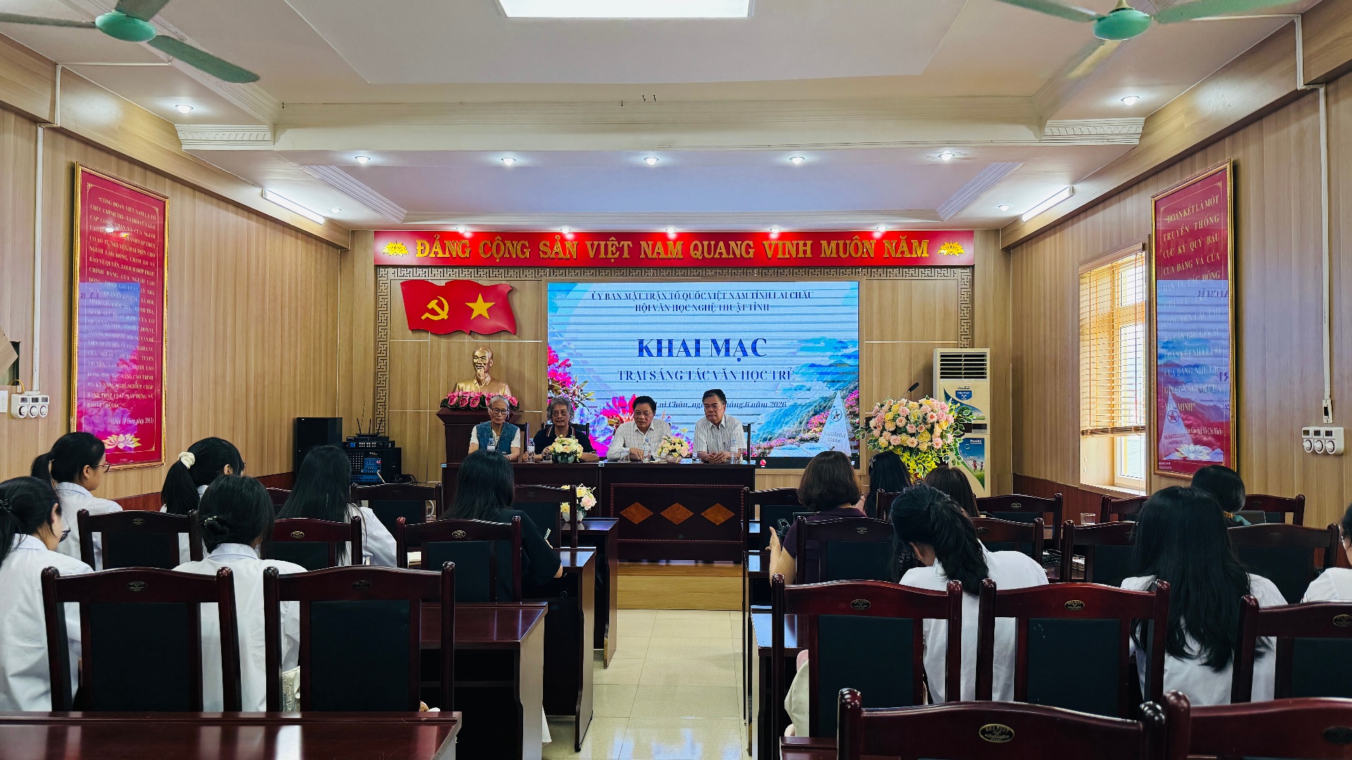 : Các nhà văn, nhà thơ Hội Nhà văn Việt Nam chia sẻ kinh nghiệm, kỹ năng cơ bản trong sáng tác thơ, văn xuôi, truyện ngắn