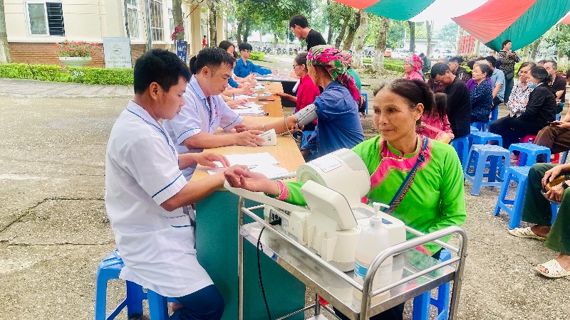 Chăm lo, phát huy vai trò của những “bóng cả”