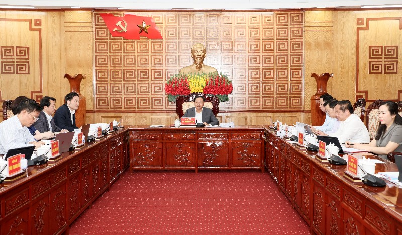 Bí thư Tỉnh uỷ Lê Minh Ngân yêu cầu, dù nghèo đến đâu cũng phải khám sức khoẻ miễn phí cho người dân