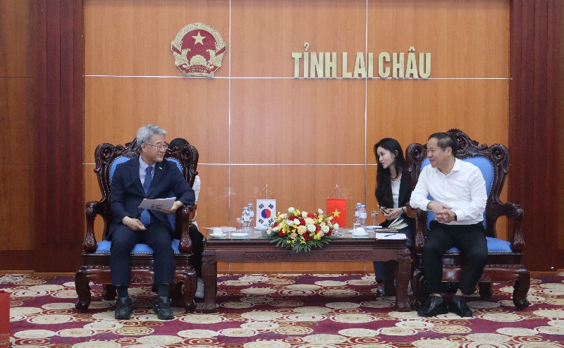 Phó Chủ tịch Thường trực UBND tỉnh Tống Thanh Hải làm việc với Đoàn công tác thành phố Mungyeong