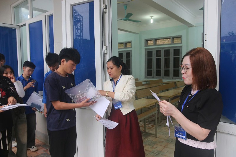 186 thí sinh tại điểm thi Trung tâm Giáo dục thường xuyên – Hướng nghiệp tỉnh Lai Châu tham gia thi các môn tự chọn