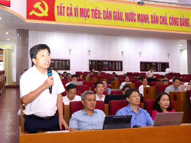 Thảo luận tại hội trường: Dân chủ, trách nhiệm