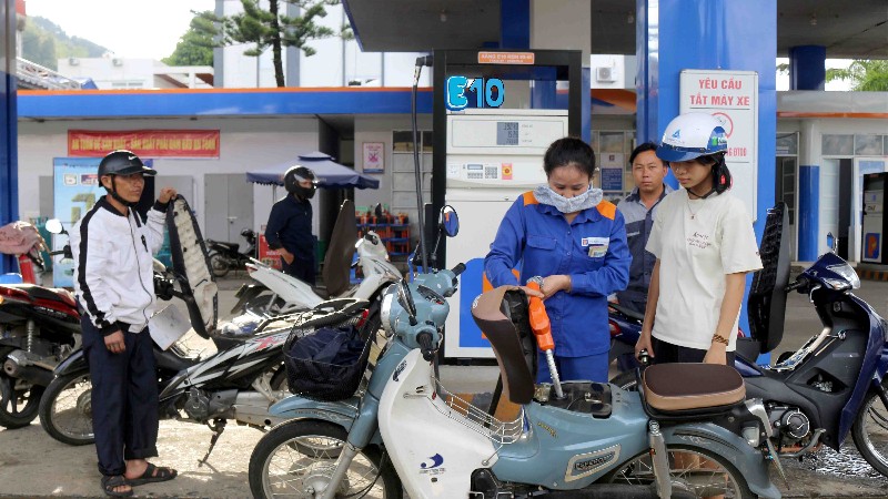 Giá xăng hôm nay 18/6/2026: Xăng E10 RON 95 giảm về 20.750 đồng, dầu diesel giảm sâu