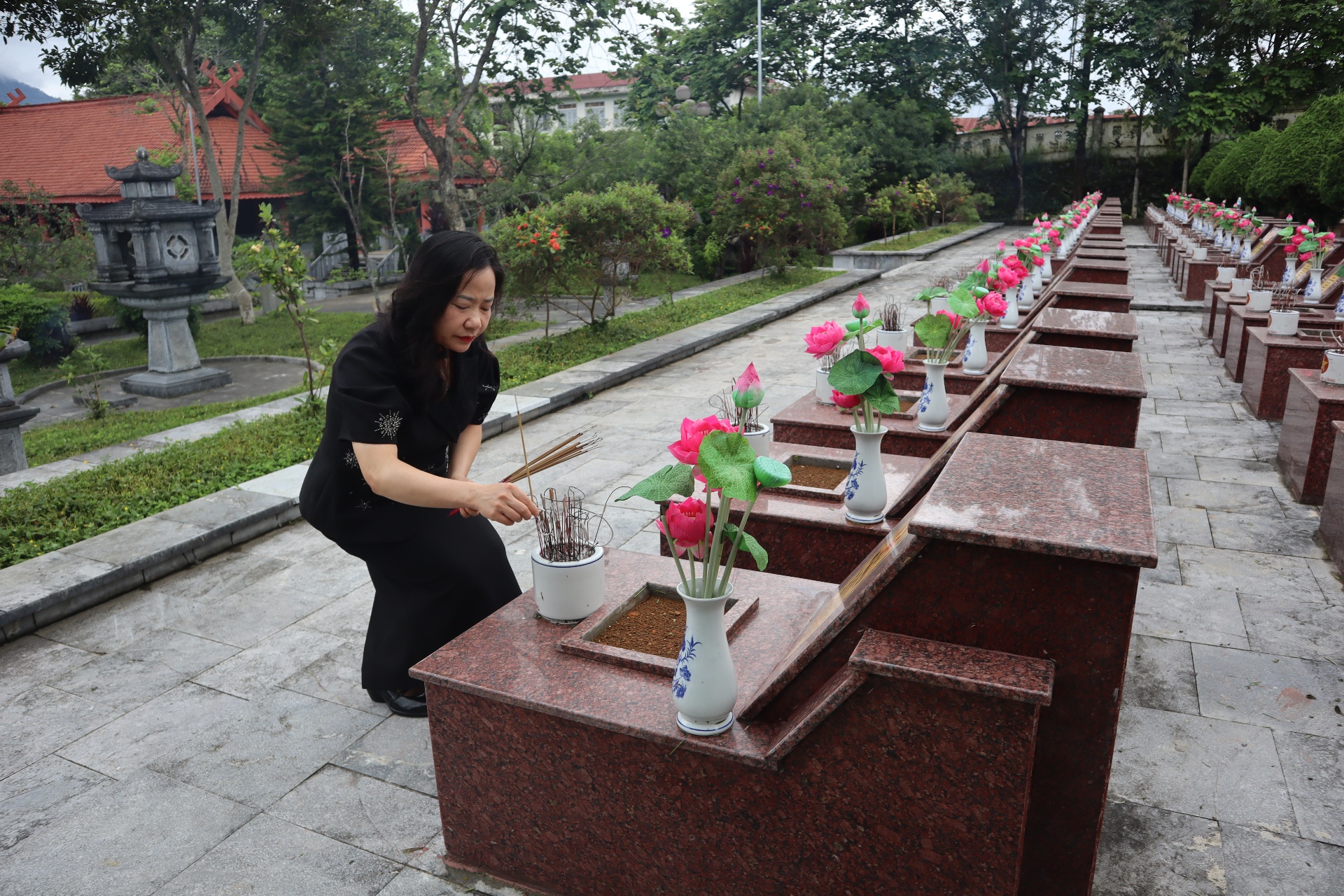 thắp hương