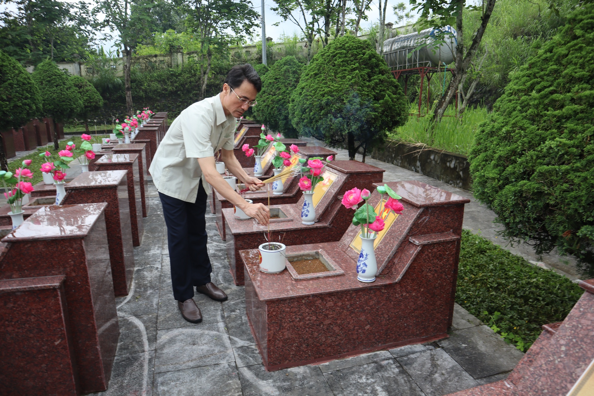 thắp hương