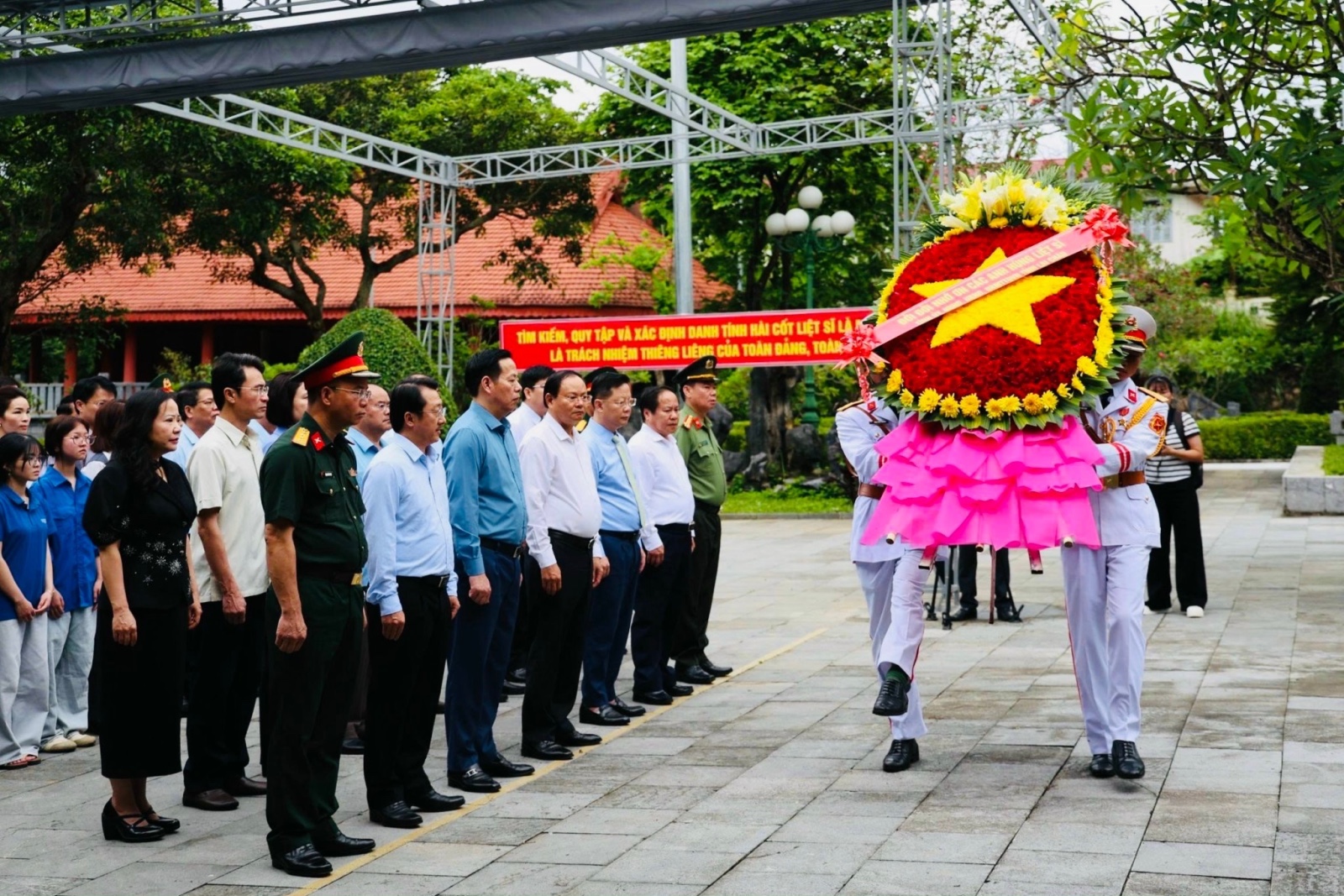 viếng 