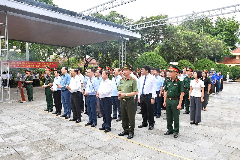 Viếng Nghĩa trang Liệt sĩ tỉnh trước khi triển khai lấy mẫu, số hóa thông tin hài cốt liệt sĩ