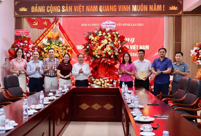Phó Chủ tịch Thường trực UBND tỉnh Tống Thanh Hải chúc mừng Báo và Phát thanh, Truyền hình Lai Châu nhân Ngày Báo chí Cách mạng Việt Nam